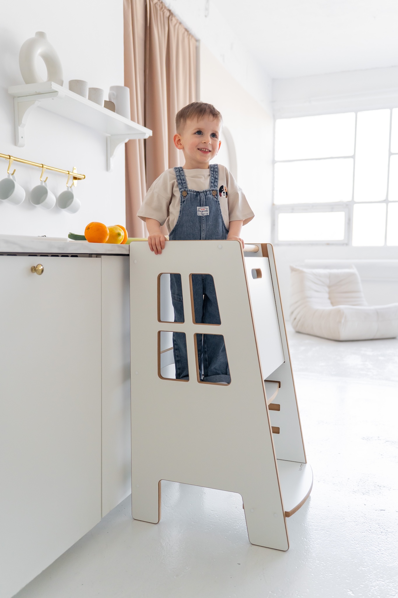 EXTRA SAFE Montessori Lernturm mit Rausfallschutz, CE-zertifiziert, ab 1 Jahr, höhenverstellbar, Weiß